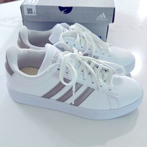 Ladies Adidas Grand Court 2.0 SZ 7.5